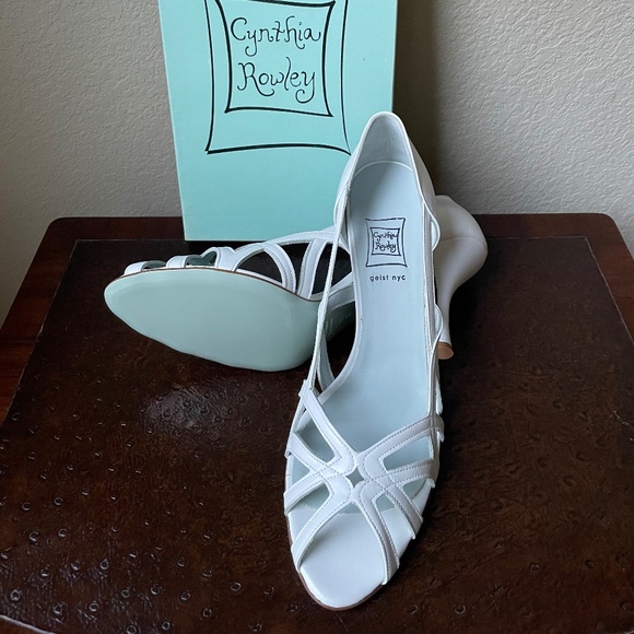 CYNTHIA ROWLEY White Leather SHOES Size: 11 M (US) New Tiffany Blue Soles - Picture 1 of 16
